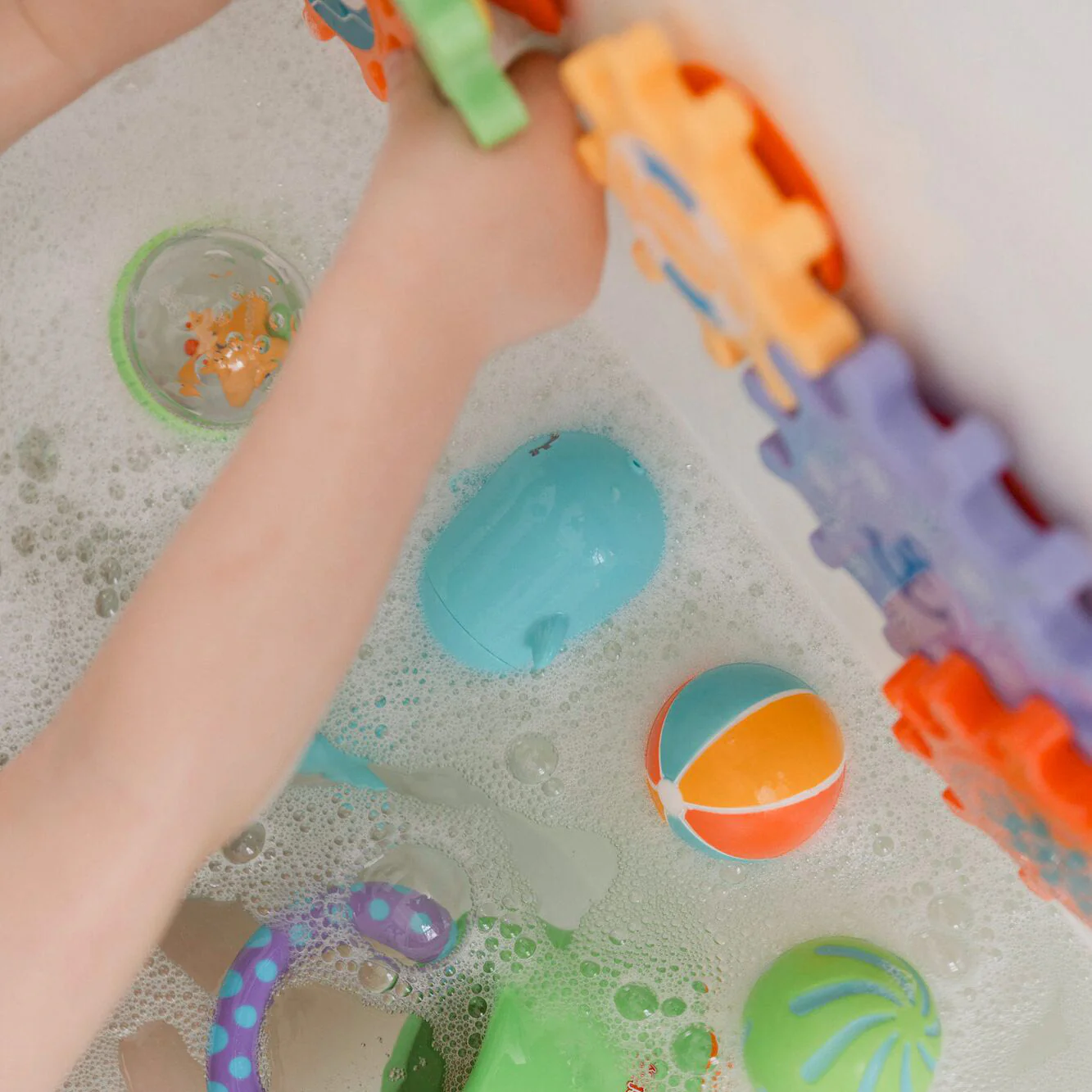 Dolphin Soaker Bath Toy - Image 3