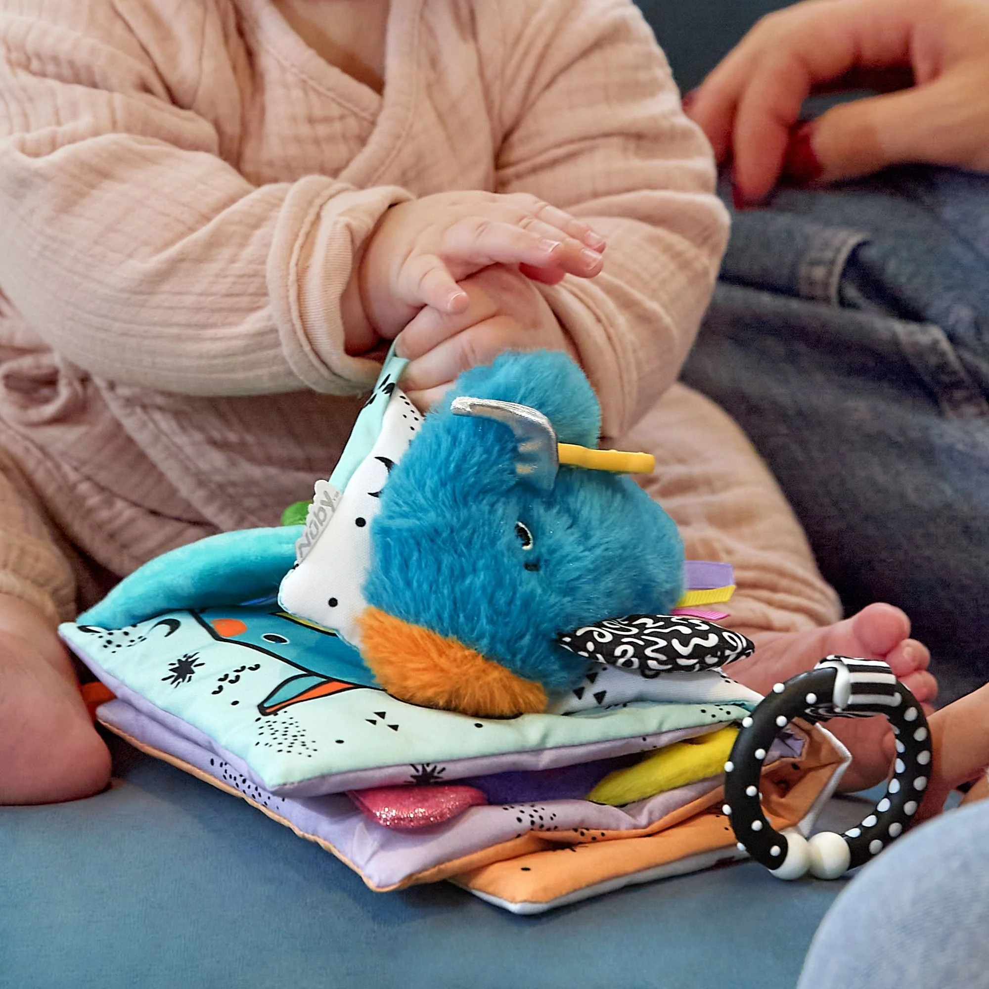 Things with Wings Peek a Boo Book - Image 4